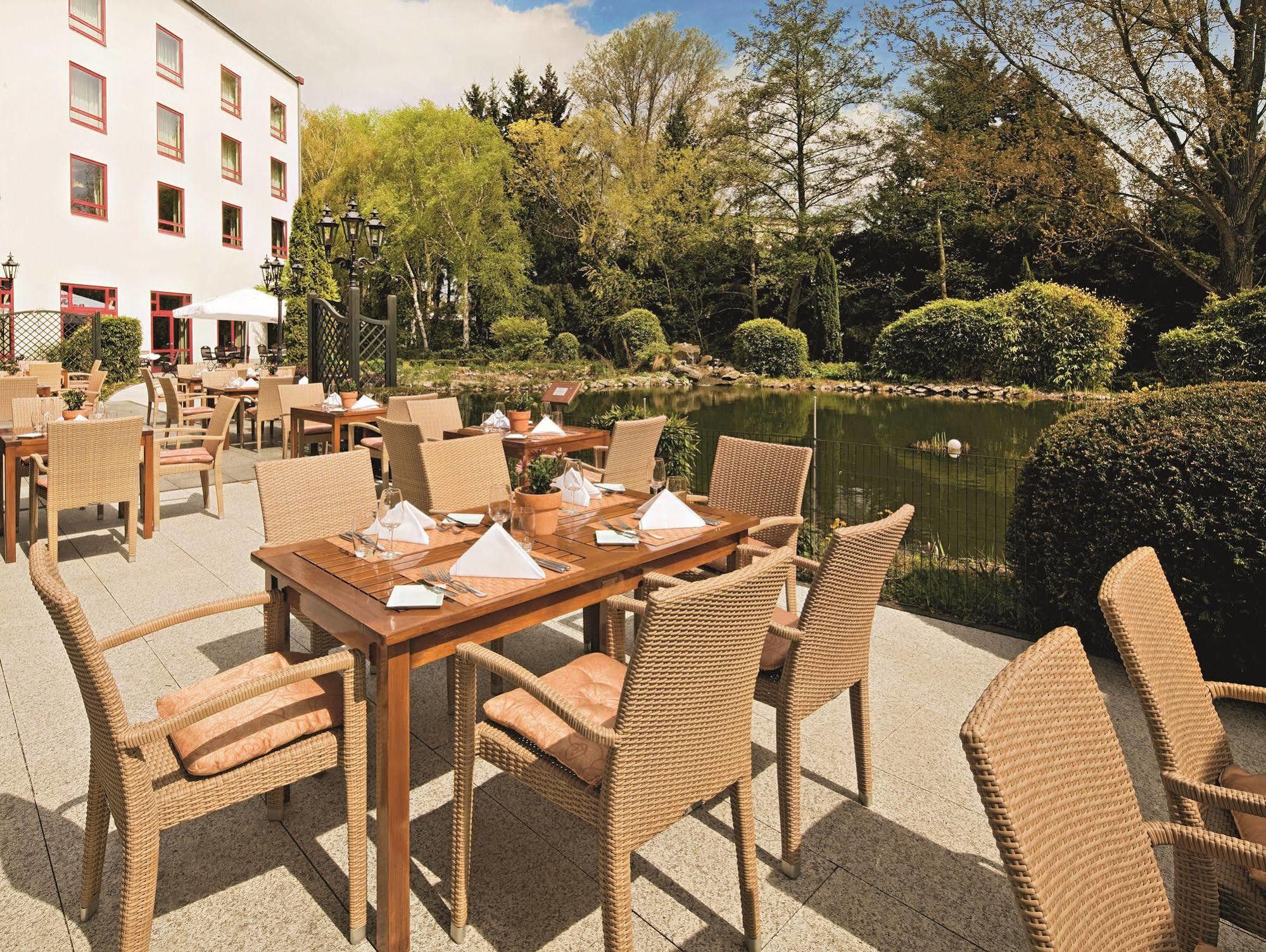 Elaya Hotel Frankfurt Oberursel Exterior foto